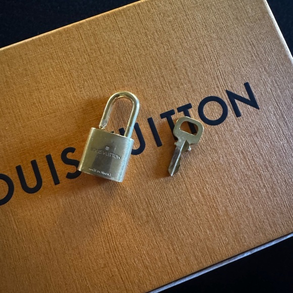 Louis Vuitton vintage lock and key set makes a beautiful gift comes with charm - Picture 4 of 10